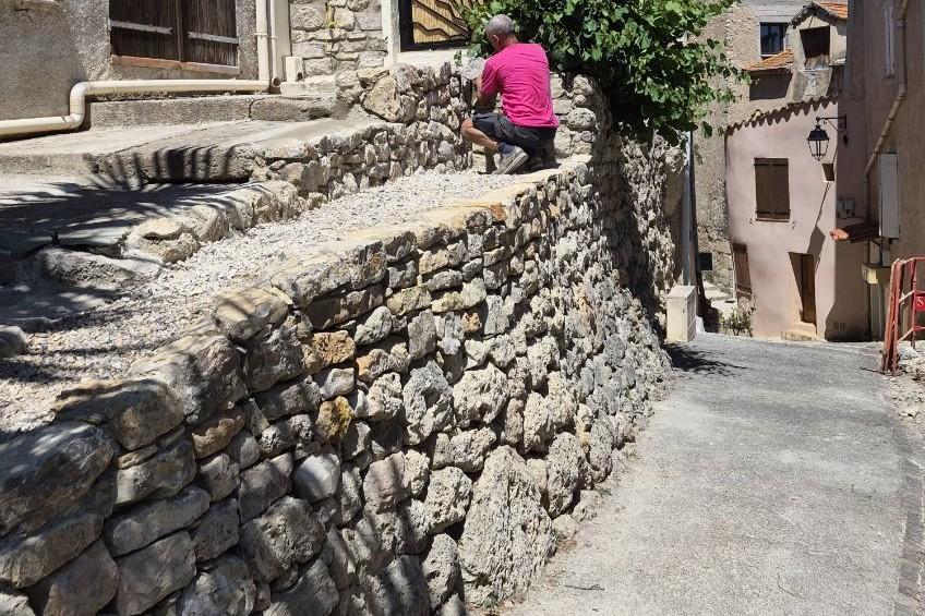 Mur de soutènement rue Montant au Piemont