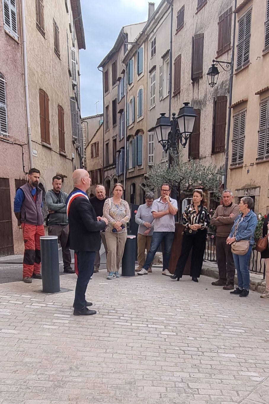 Rassemblement devant les mairies